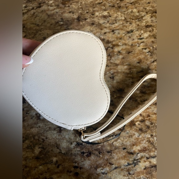 Juicy Couture Royal Couture Velvet Quilt Heart Zip Wristlet NWOT - Picture 2 of 3